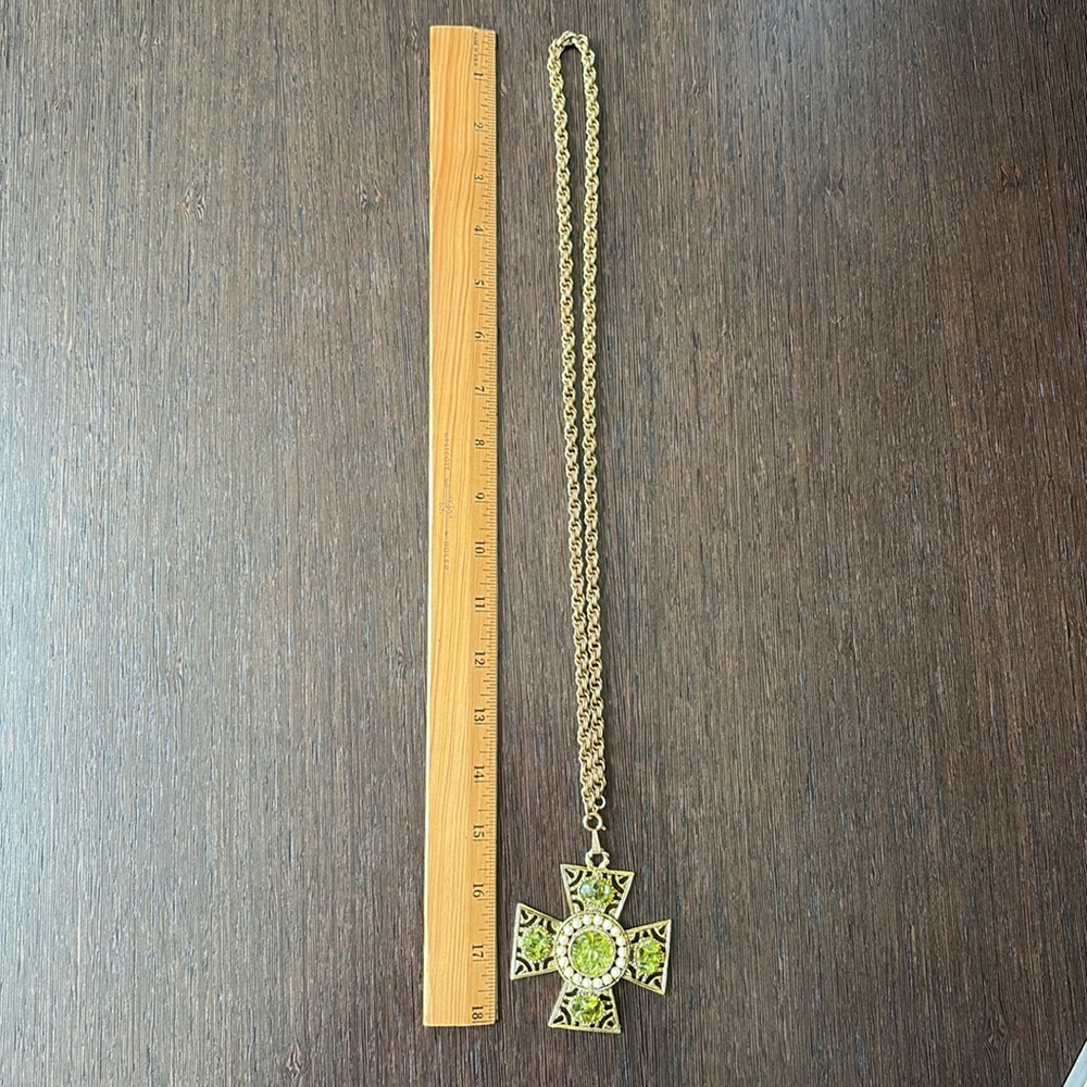 π₯HPπ₯VTG Statement Maltese Cross Pendant with Necklace, gold/ green - Picture 11 of 12